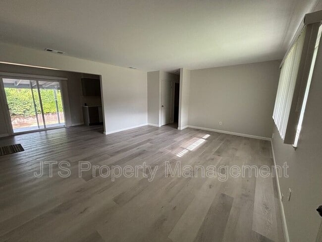 Building Photo - 5205 Valonia St