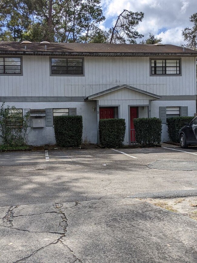 Building Photo - 4123 SW 15 Pl
