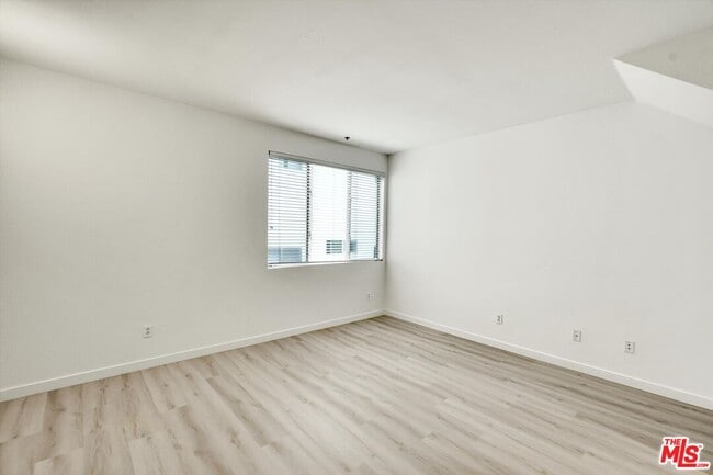 Building Photo - 11960 Iowa Ave