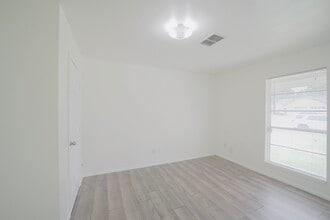 Building Photo - 9811 Mango St