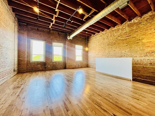 Building Photo - 617 N Racine Ave