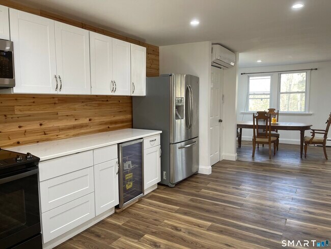 Foto del edificio - 37 Long Meadow Rd