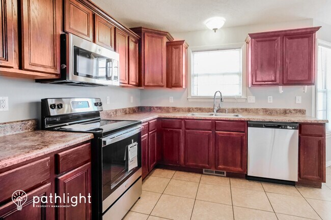 Foto del edificio - 332 West Grace Street, Republic, MO, 65738