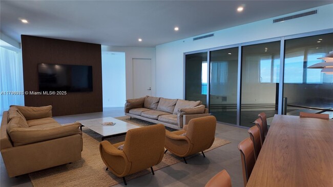 Building Photo - 18555 Collins Ave