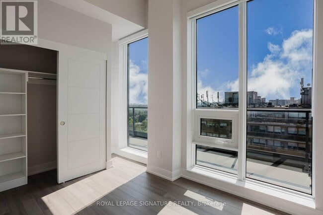 Building Photo - 2525-2525 Bathurst St