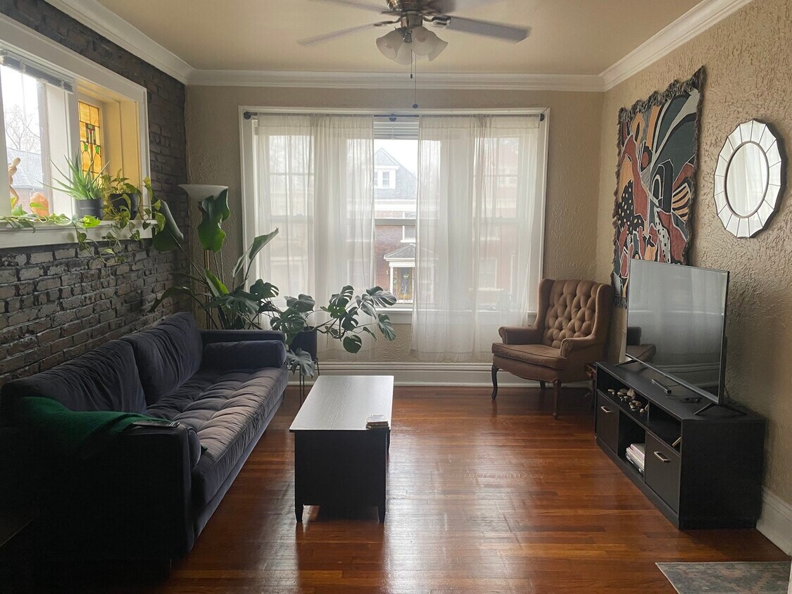Primary Photo - 4123 Castleman Avenue, Unit 2E