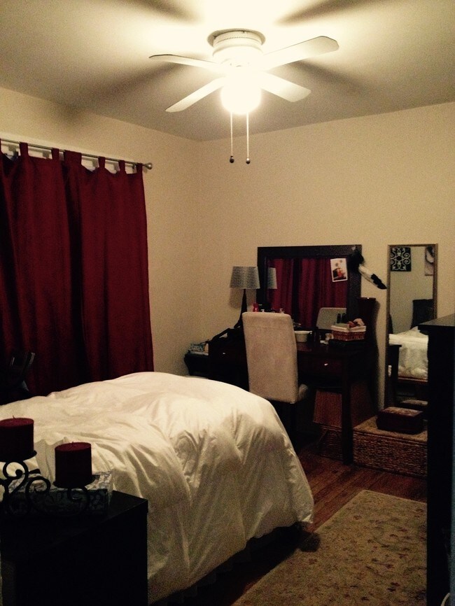 Foto del edificio - 4031 Kenwood Ave