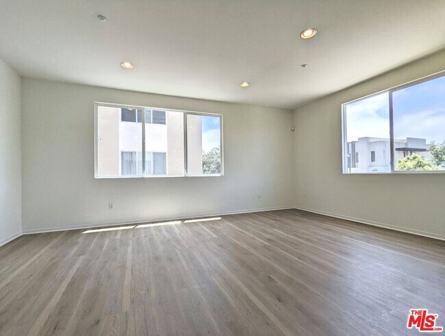 Building Photo - 13024 Union Ave