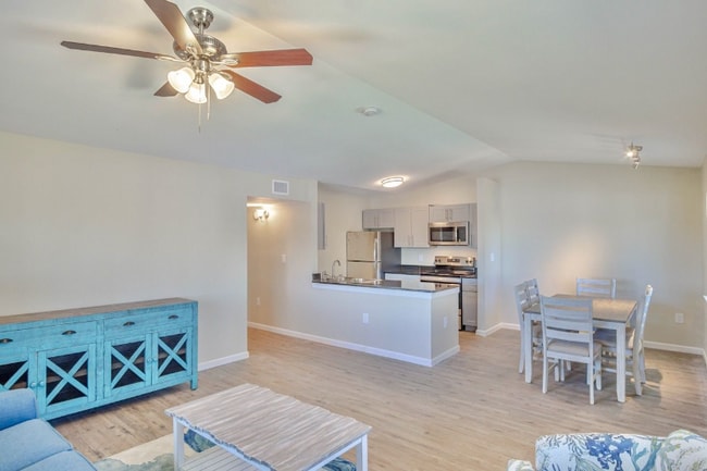 Foto del edificio - 240 Harmon Ave