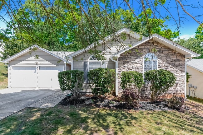 Building Photo - 2860 Highland Hill Pkwy