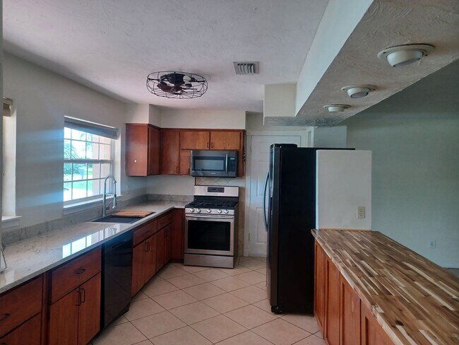 Foto del edificio - 4233 SE 8th Pl