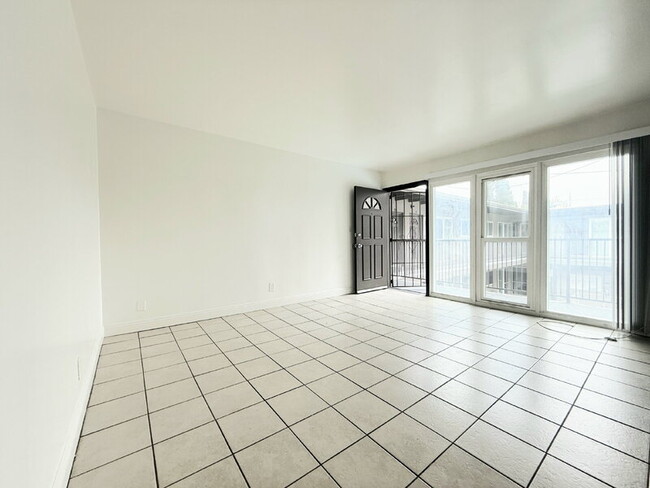 Foto del edificio - 10130 S Inglewood Ave