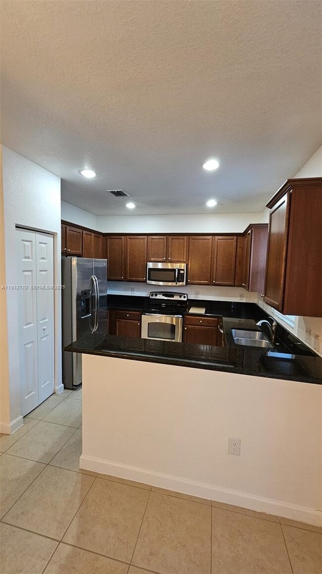 Foto del edificio - 8785 NW 116th Ct