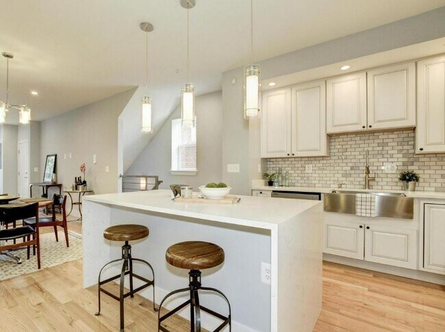 Foto del edificio - 710 Kenyon St NW