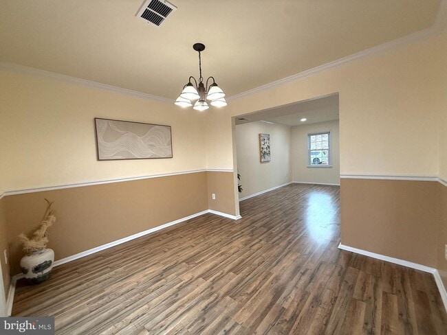 Building Photo - 5278 Lonsdale Dr