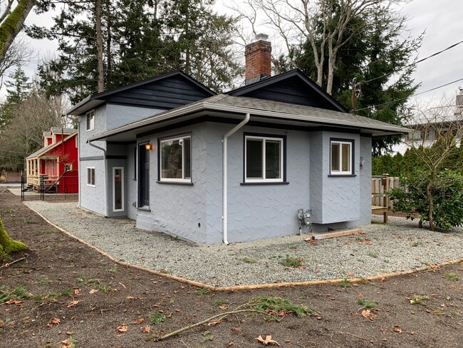 Building Photo - 3903 Cadboro Bay Rd
