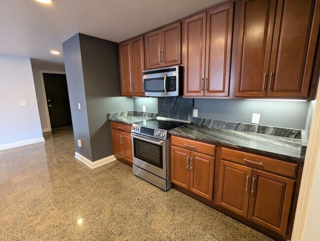 Foto del edificio - Spacious 1 Bedroom 1.5 Bathroom Downtown Condo