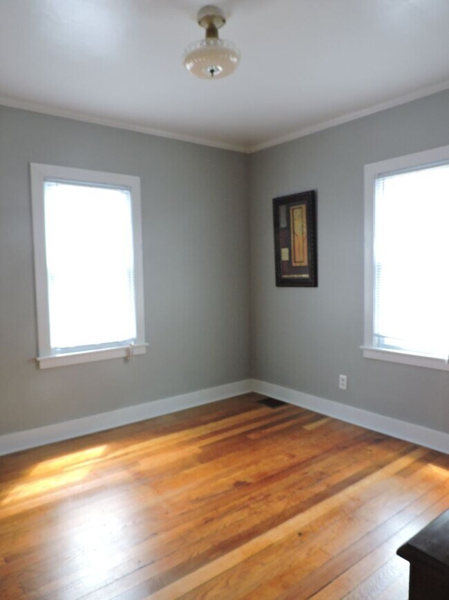 Foto del edificio - 2 bedroom, 1 bath house in Waterloo