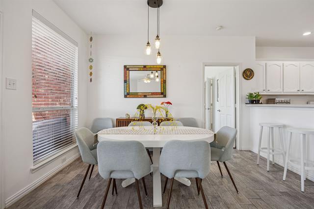 Foto del edificio - 12861 Farmington Dr