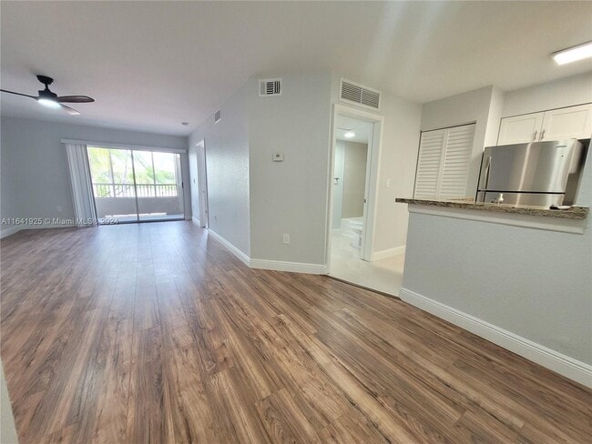 Building Photo - 2850 N Oakland Forest Dr