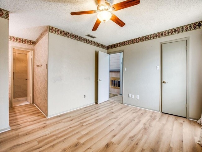 Building Photo - 333 Melrose Dr