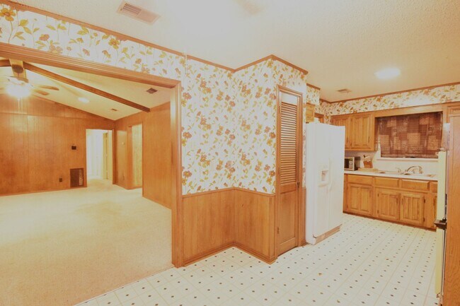 Foto del edificio - 1045 Briarwood Ln