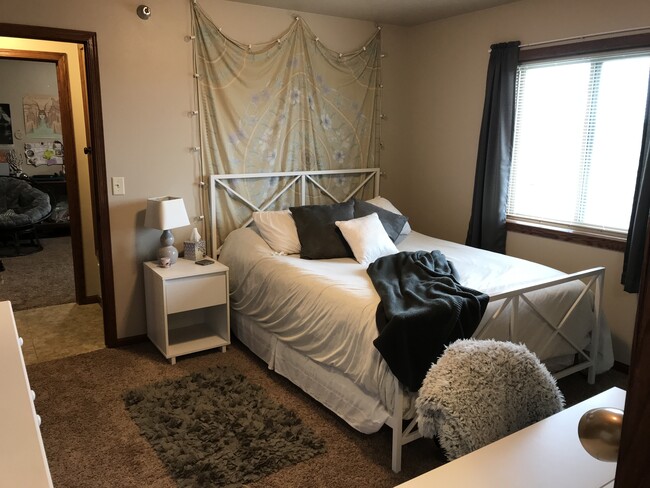 Bedroom - 1430 E Clark St