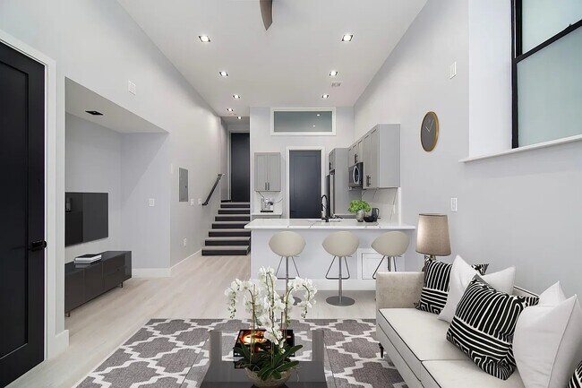 Building Photo - Large 1 bedroom with additional sleep loft Building Photo - Large 1 bedroom with additional sleep loft