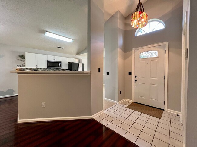Building Photo - 102 St Ives Dr