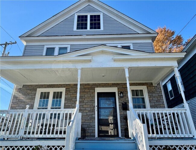 Foto del edificio - 204 E Bloomfield St