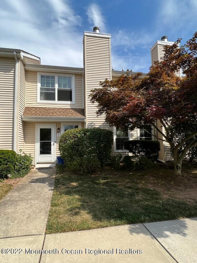 5 Canterbury Cir, Franklin Township, NJ 08873 Condo for Rent in