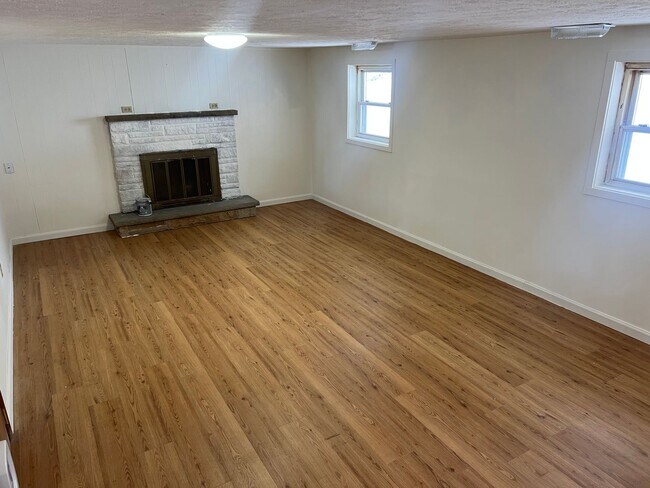 Foto del edificio - Updated 3-Bed Ranch in Plain Local Schools! Fenced Yard & Jetted Tub