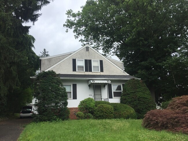 Building Photo - 2363 Mount Carmel Ave