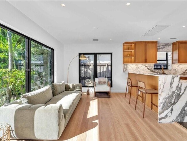 Foto del edificio - 920 W 47th Ct