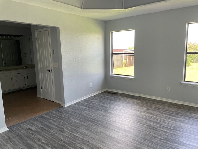 Foto del edificio - Completely remodeled and ready for move in...