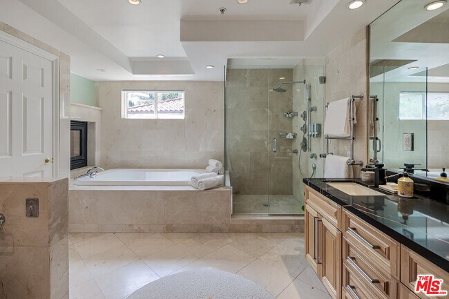 Building Photo - 3625 Coldwater Canyon Ave