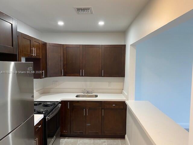 Building Photo - 275 Sabur Ln