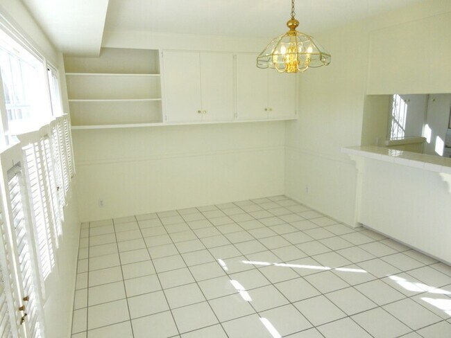 Foto del edificio - Beautiful Pool & Spa Home for Lease in Northridge – 3 Bed + Den | 3 Bath