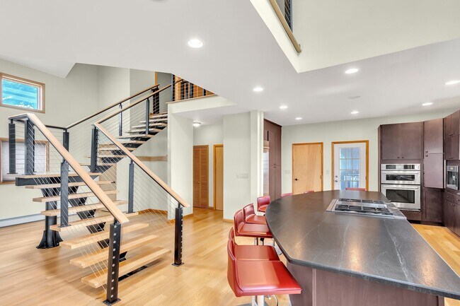 Building Photo - 982 Woodcrest Dr