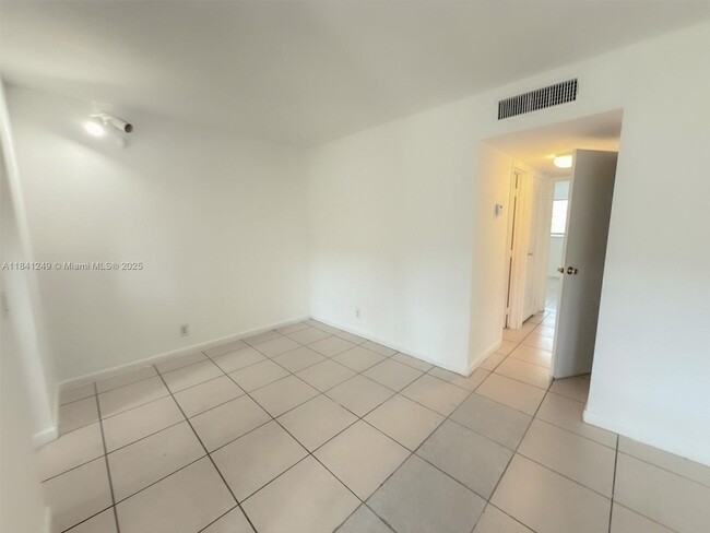 Foto del edificio - 4160 NW 21st St