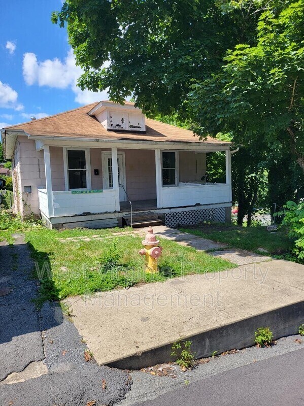 Primary Photo - 135 E Main St