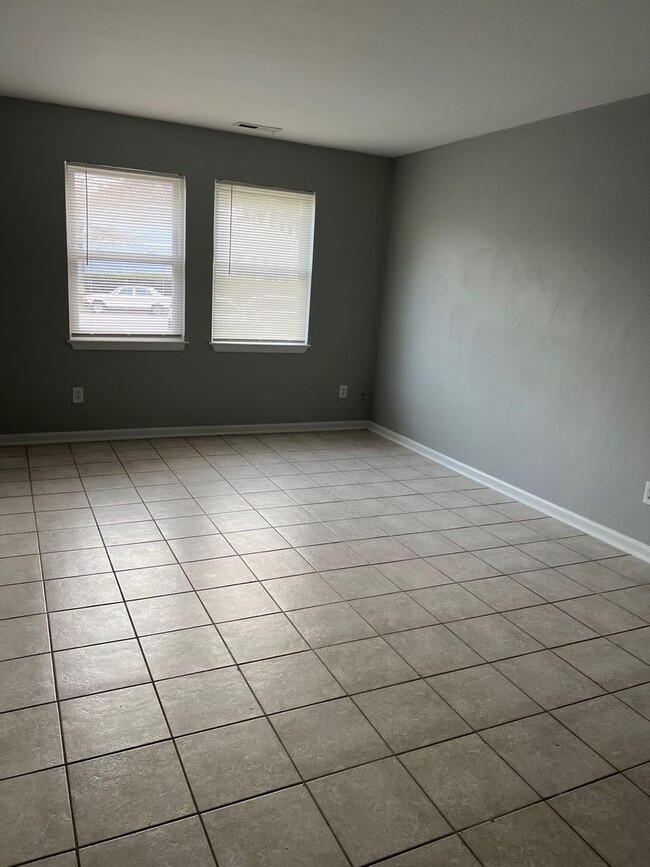 Foto del edificio - 2 STORY TOWNHOME NEAR THE OCEAN FRONT