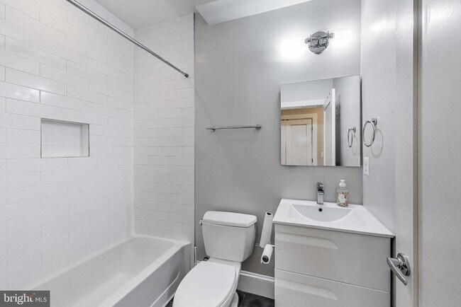 Foto del edificio - 2221 M St NE