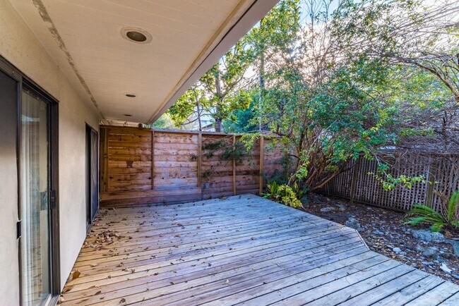 Foto del edificio - 3 Bedroom in Alamo Heights