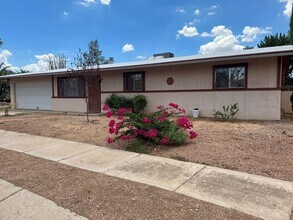 Building Photo - 3931 W Sunny Hills Pl