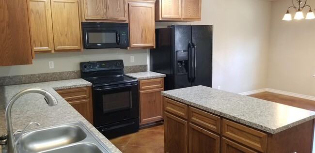 Building Photo - 2601 Montague County Dr
