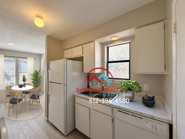 Foto del edificio - 402 N Fredericksburg St