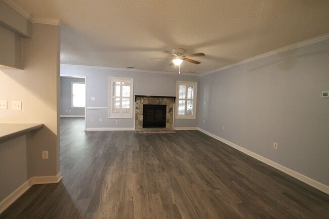 Building Photo - 806 Beech Dr