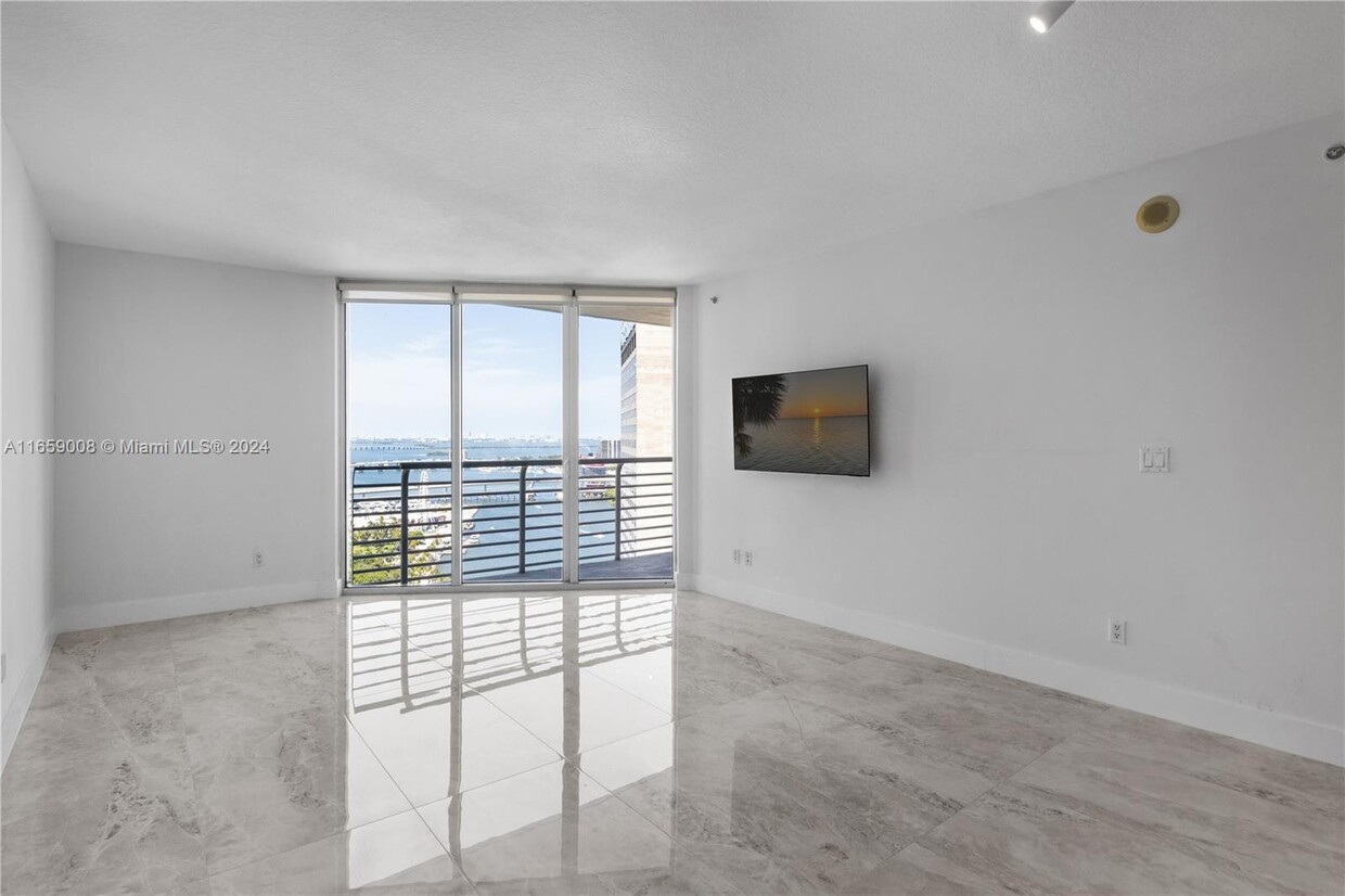 Foto principal - 325 S Biscayne Blvd