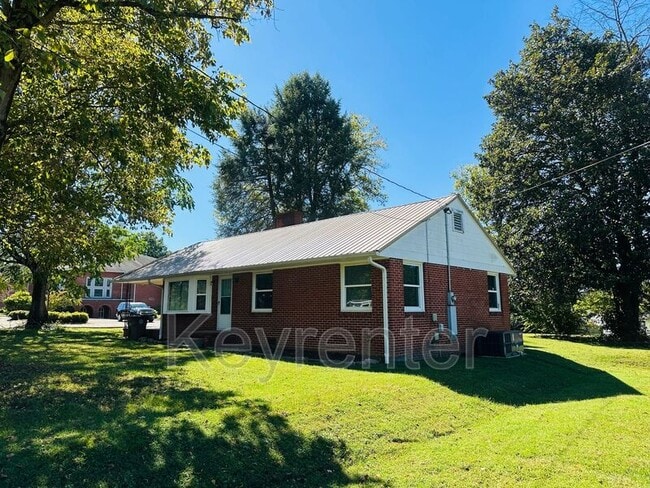 Building Photo - 4315 Woodlawn Pike